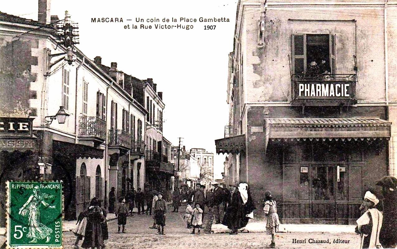 Mascara - Place Gambetta et Rue Victor-Hugo - 1907.jpg